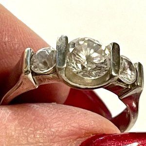 3 STONE ENGAGEMENT RING CZ STERLING SILVER STAMPED 925 MAKERS MARK - SIZE 9.25